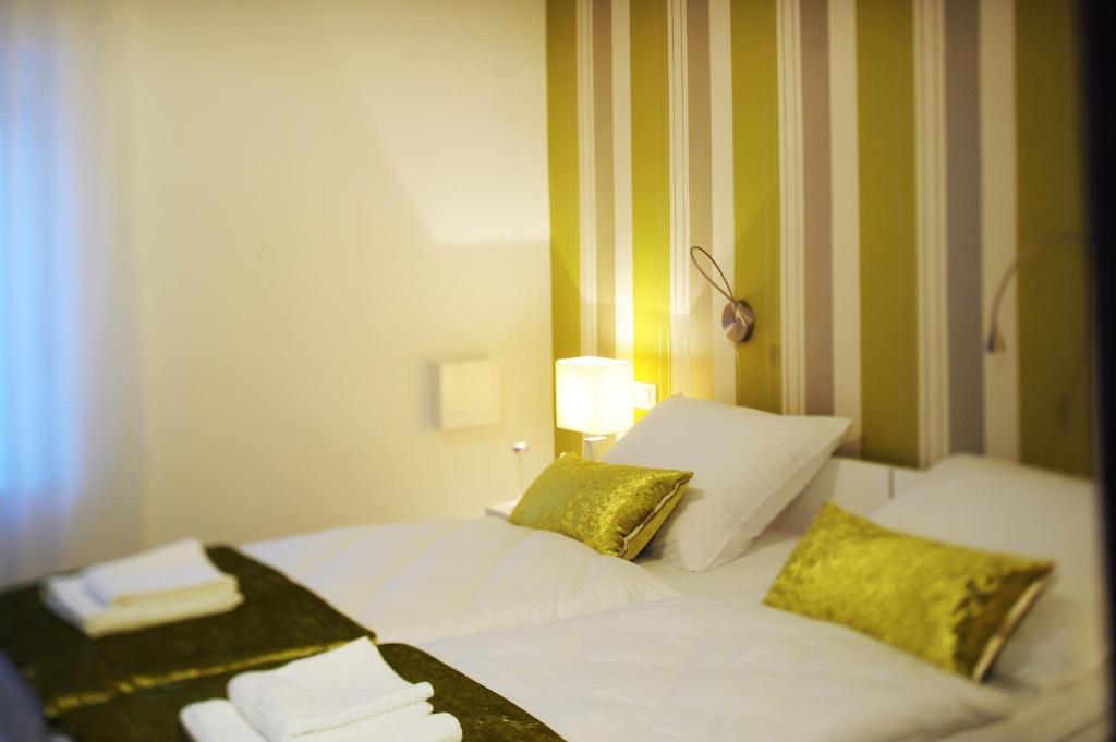 ليوبليانا Garni Hotel Azur الغرفة الصورة