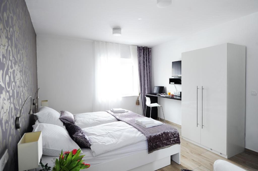 ليوبليانا Garni Hotel Azur الغرفة الصورة